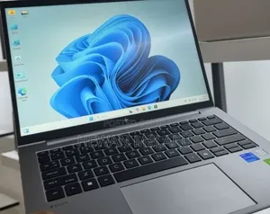 New Laptop HP ZBook Firefly G9 16GB Intel Core i7 SSD 512GB