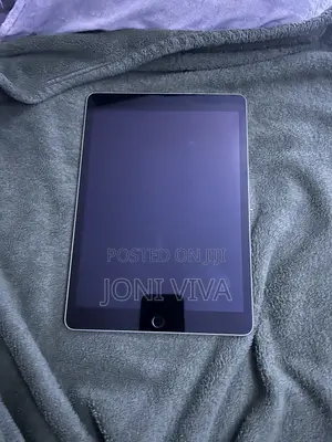 Apple iPad 10.2 (2021) 64 GB Gray