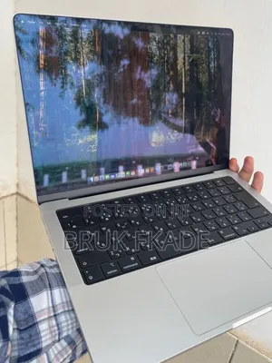 New Laptop Apple MacBook Pro 2024 M4 16GB Apple M4 SSD 512GB