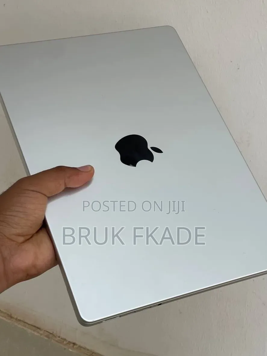 New Laptop Apple MacBook Pro 2024 M4 16GB Apple M4 SSD 512GB