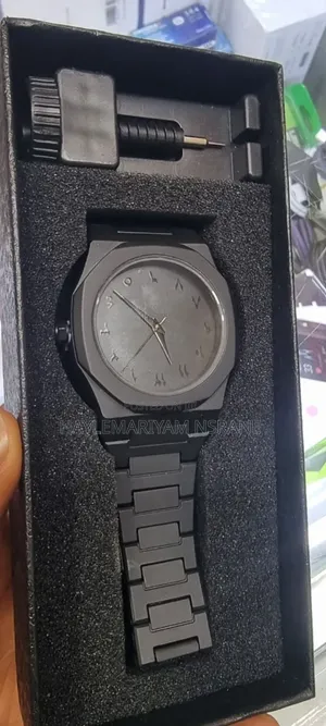 Matte Black Men's Quartz Watch With Arabic Numerals Dial