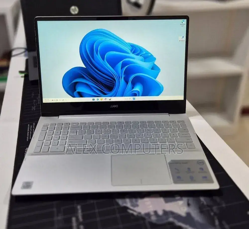 New Laptop Dell Inspiron 15 8GB Intel Core i5 SSD 256GB