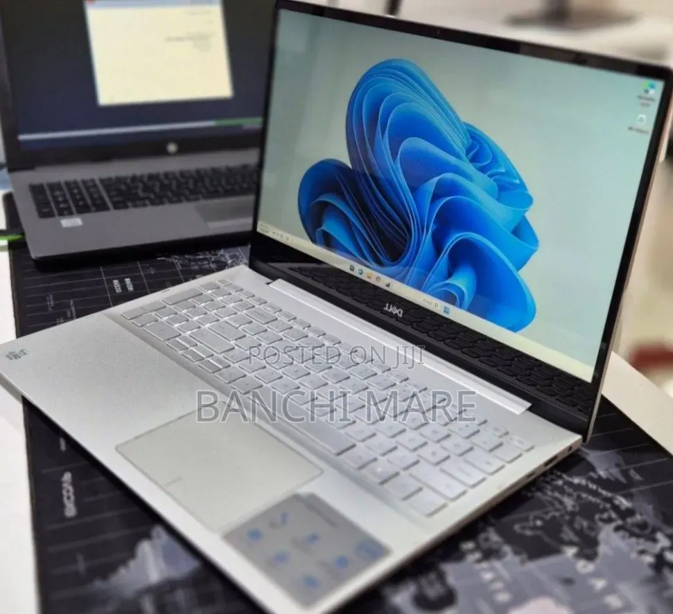 New Laptop Dell Inspiron 15 8GB Intel Core i5 SSD 256GB
