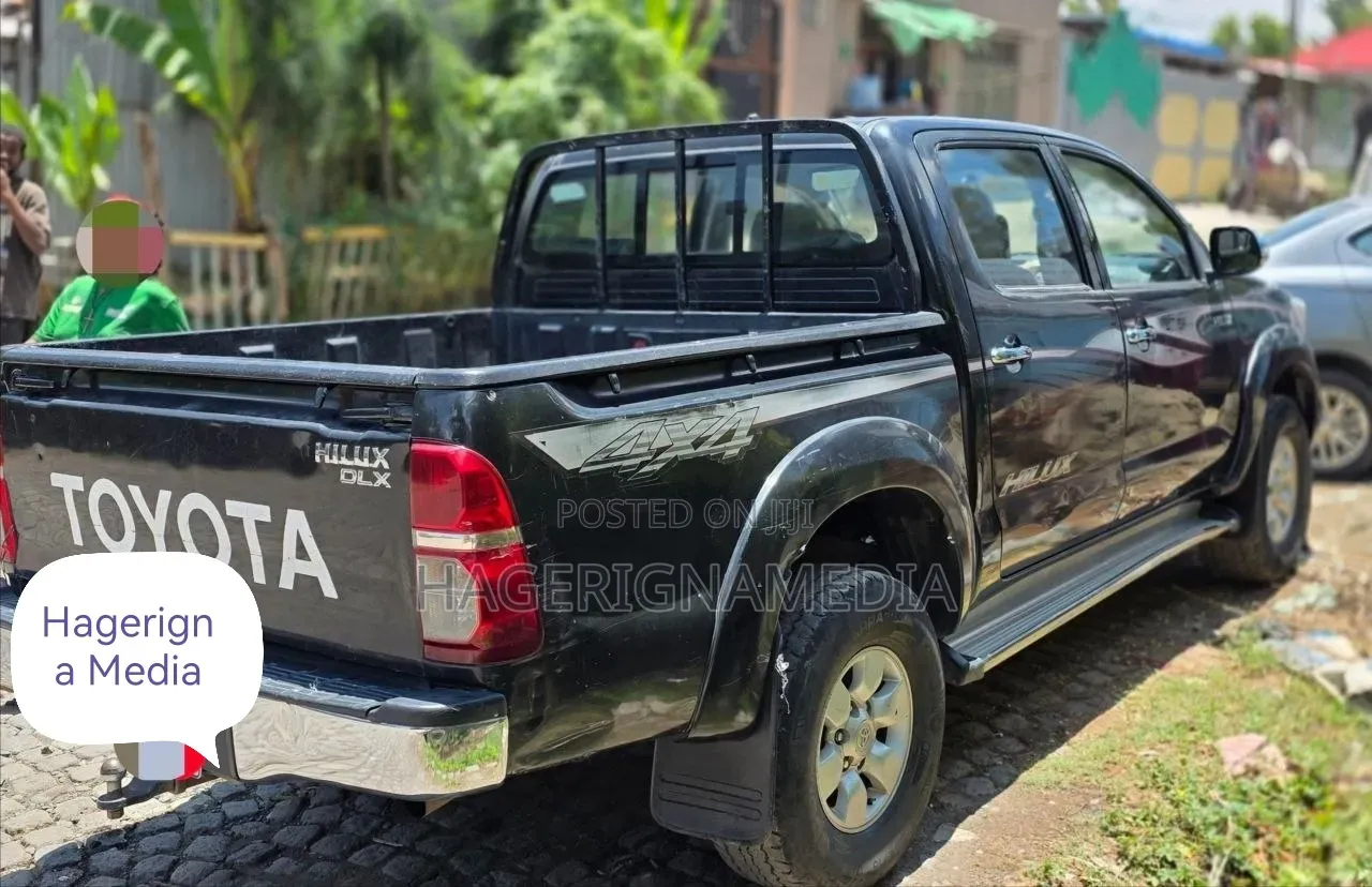 Toyota Hilux 2012 Black