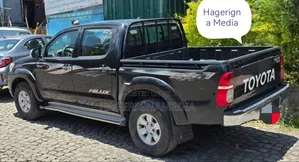 Toyota Hilux 2012 Black