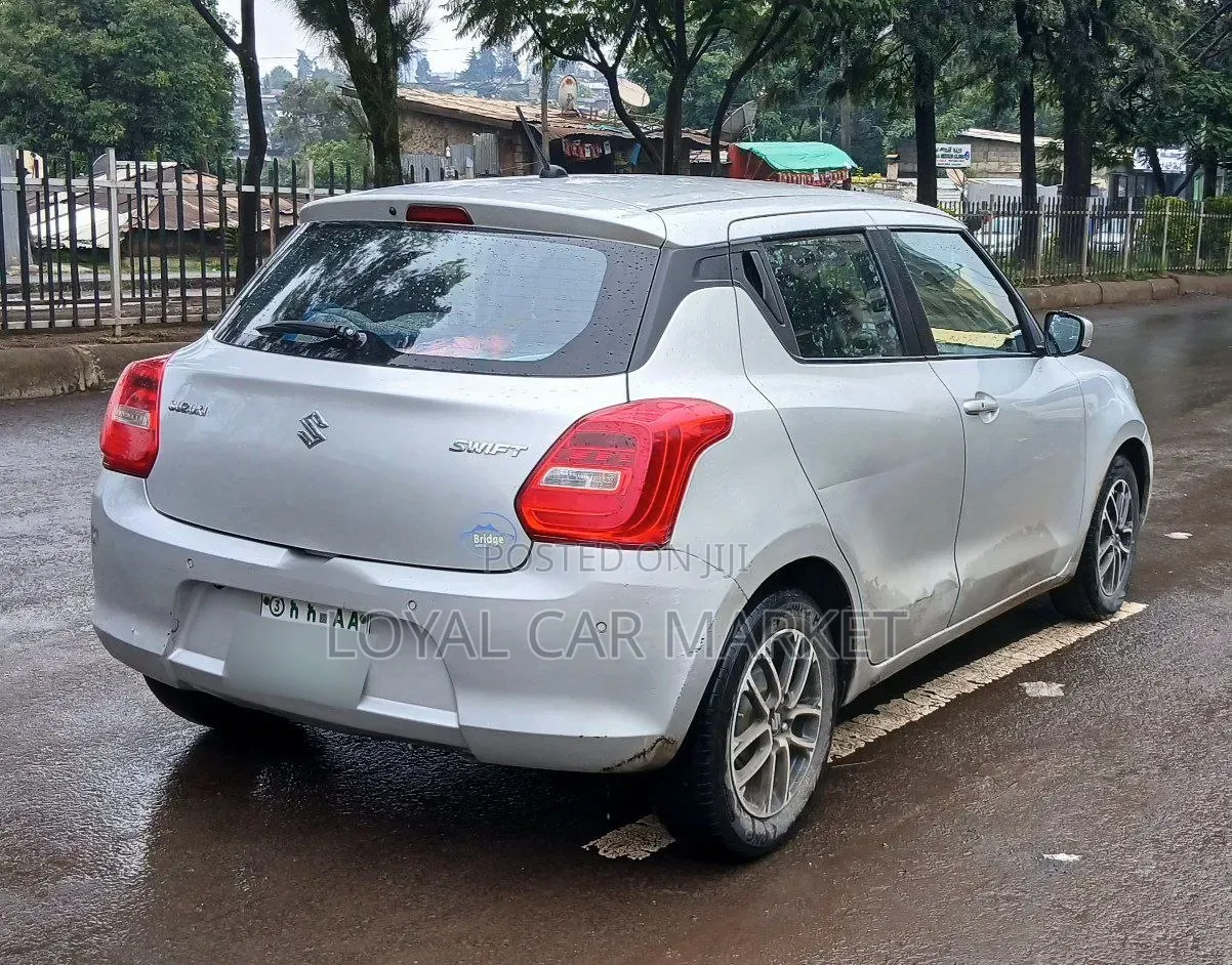 Suzuki Swift 2022 Gray
