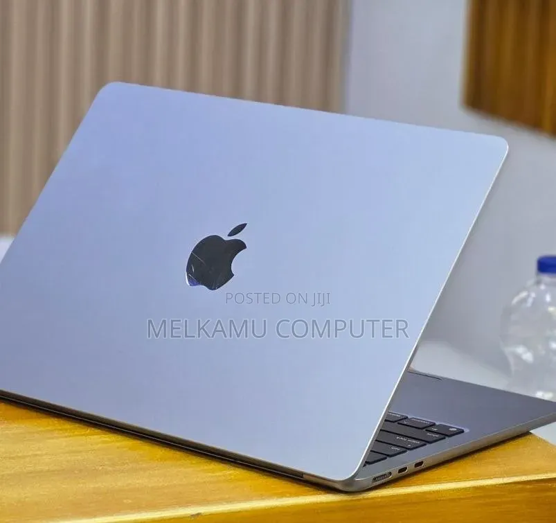 New Laptop Apple MacBook Air 2022 M2 8GB Apple M2 SSD 256GB