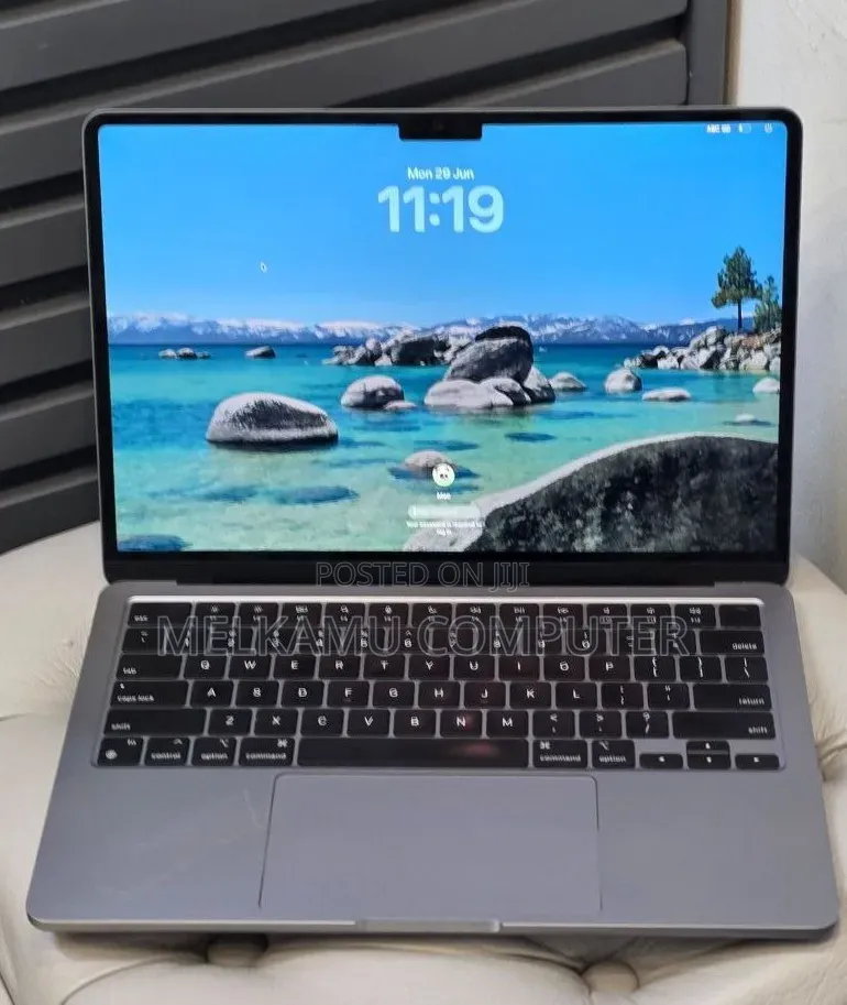 New Laptop Apple MacBook Air 2022 M2 8GB Apple M2 SSD 256GB