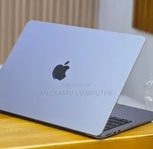 New Laptop Apple MacBook Air 2022 M2 8GB Apple M2 SSD 256GB