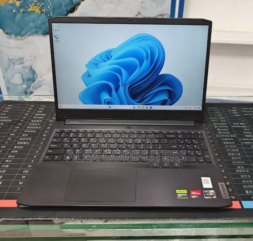 New Laptop Lenovo IdeaPad 1 8GB AMD Ryzen 5 SSD 512GB