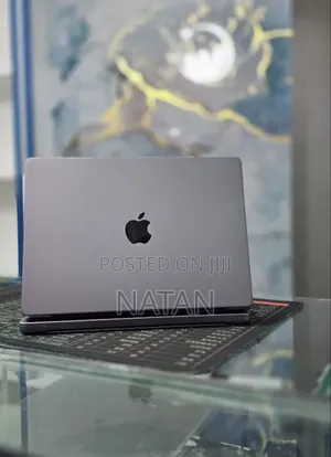 New Laptop Apple MacBook Pro 2021 M1 32GB Apple M1 Pro SSD 512GB