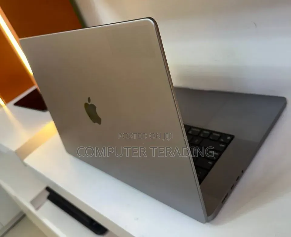New Laptop Apple MacBook Pro 2021 M1 32GB Apple M1 SSD 512GB