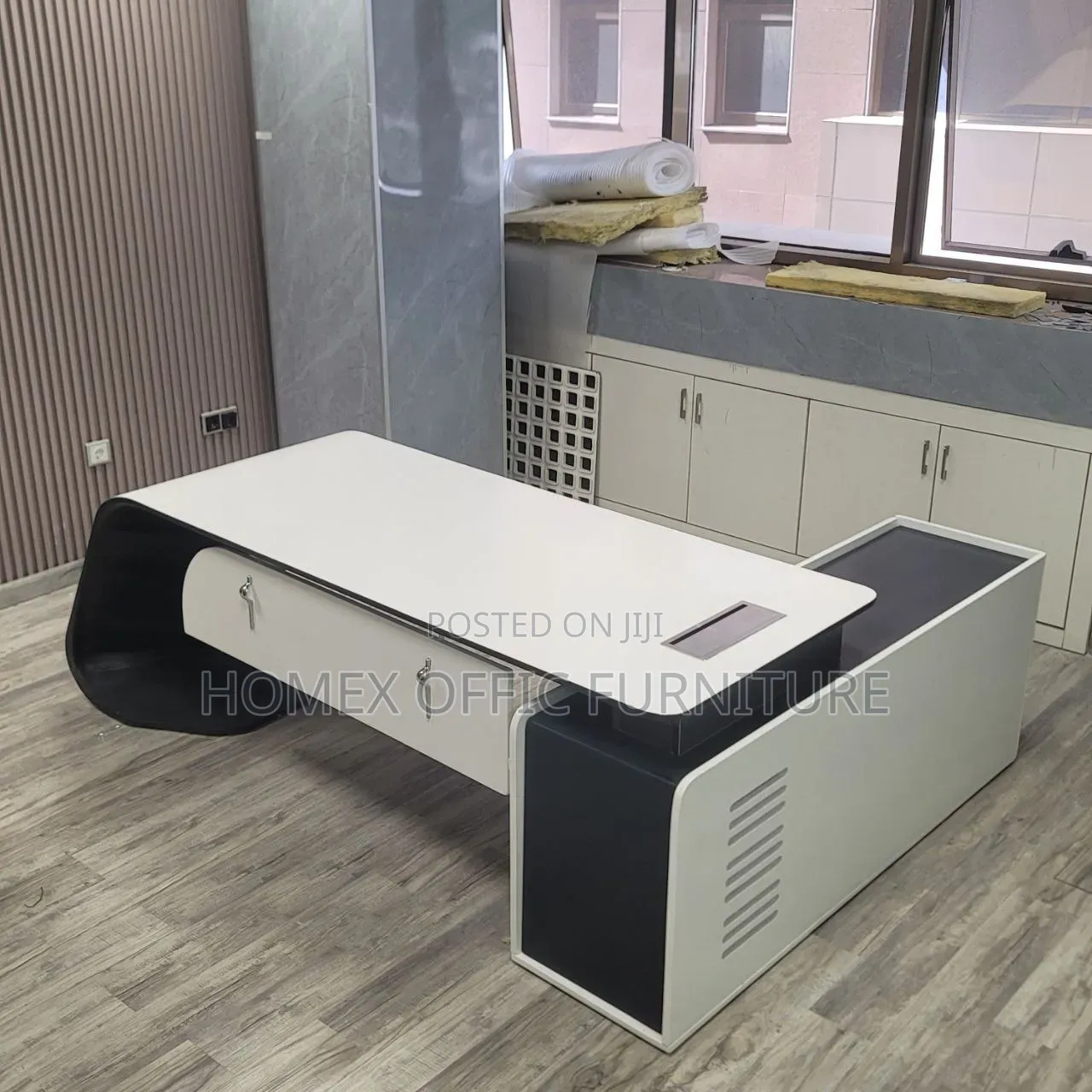 Luxury Office Table | የማናጀር ጠረጴዛ