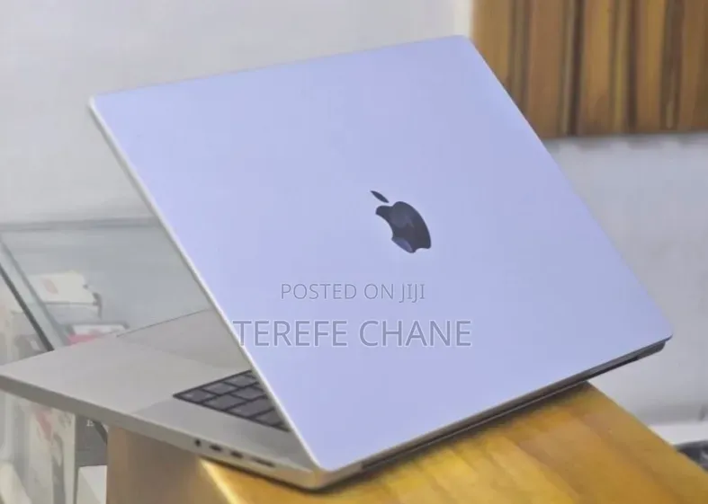 New Laptop Apple MacBook Pro 2021 M1 32GB Apple M1 Pro SSD 256GB