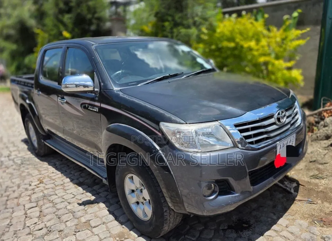 Toyota Hilux 2012 Black