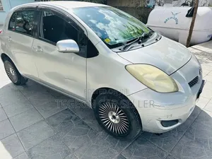 Toyota Yaris 2010 White