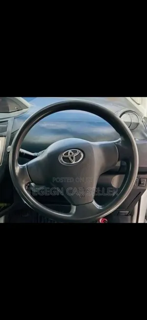 Toyota Yaris 2010 White
