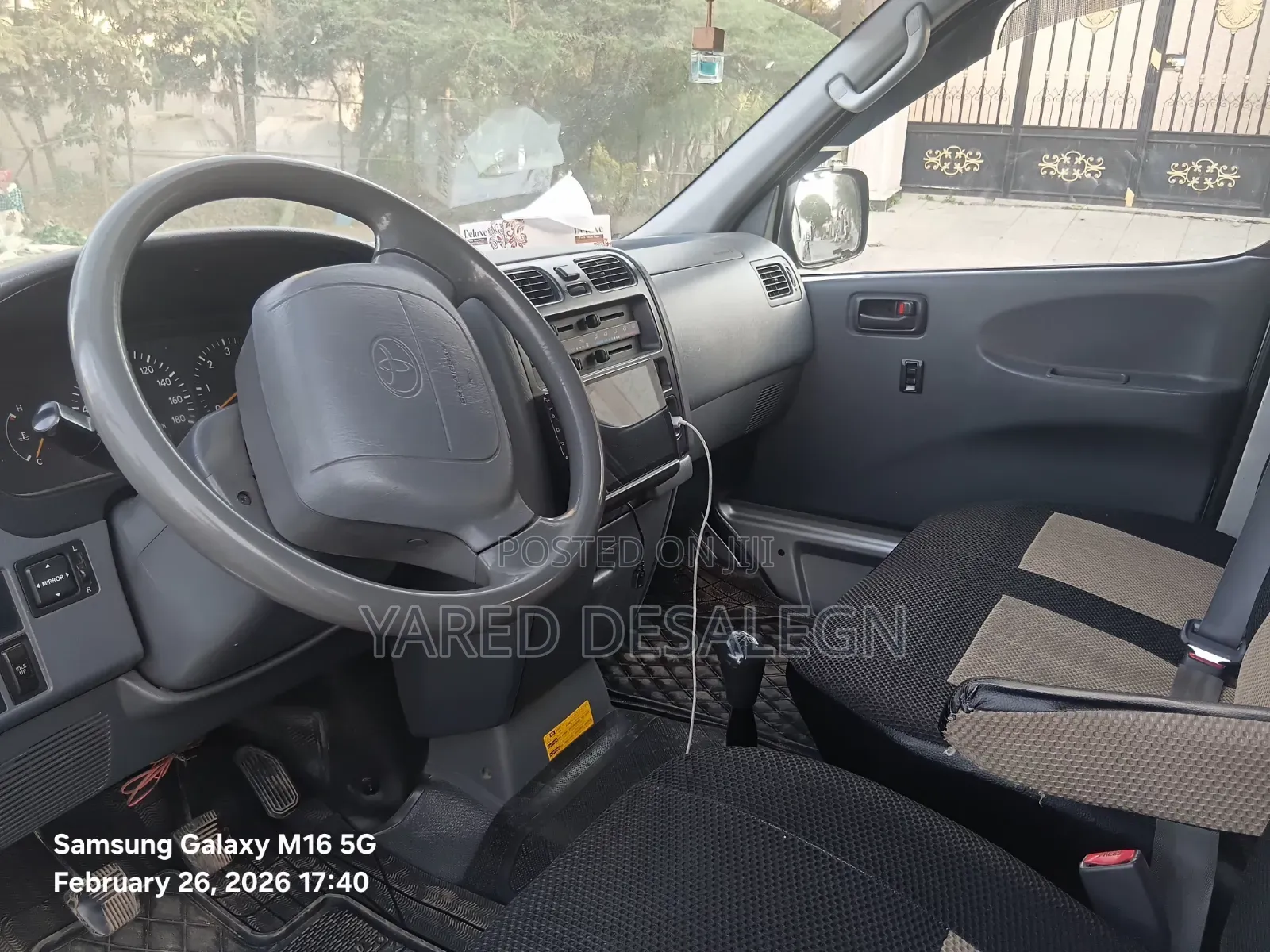 Toyota HiAce 2001 Grey