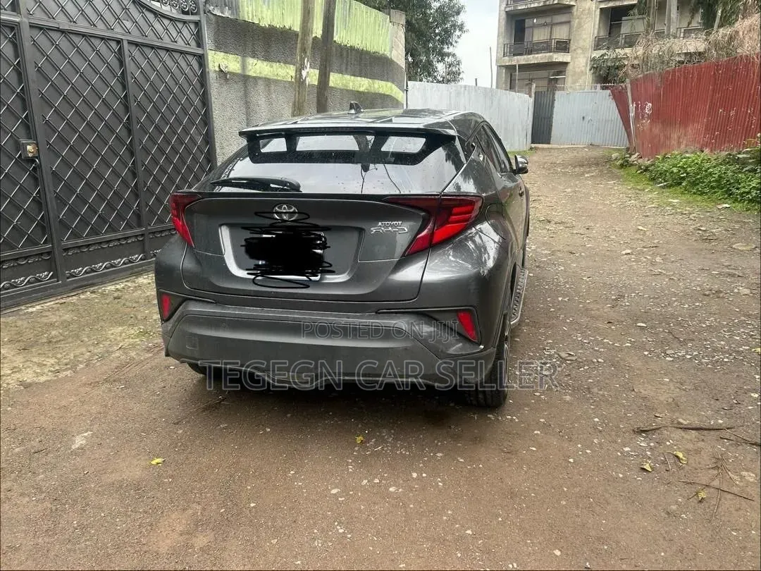 Toyota C-HR 2020 Gray