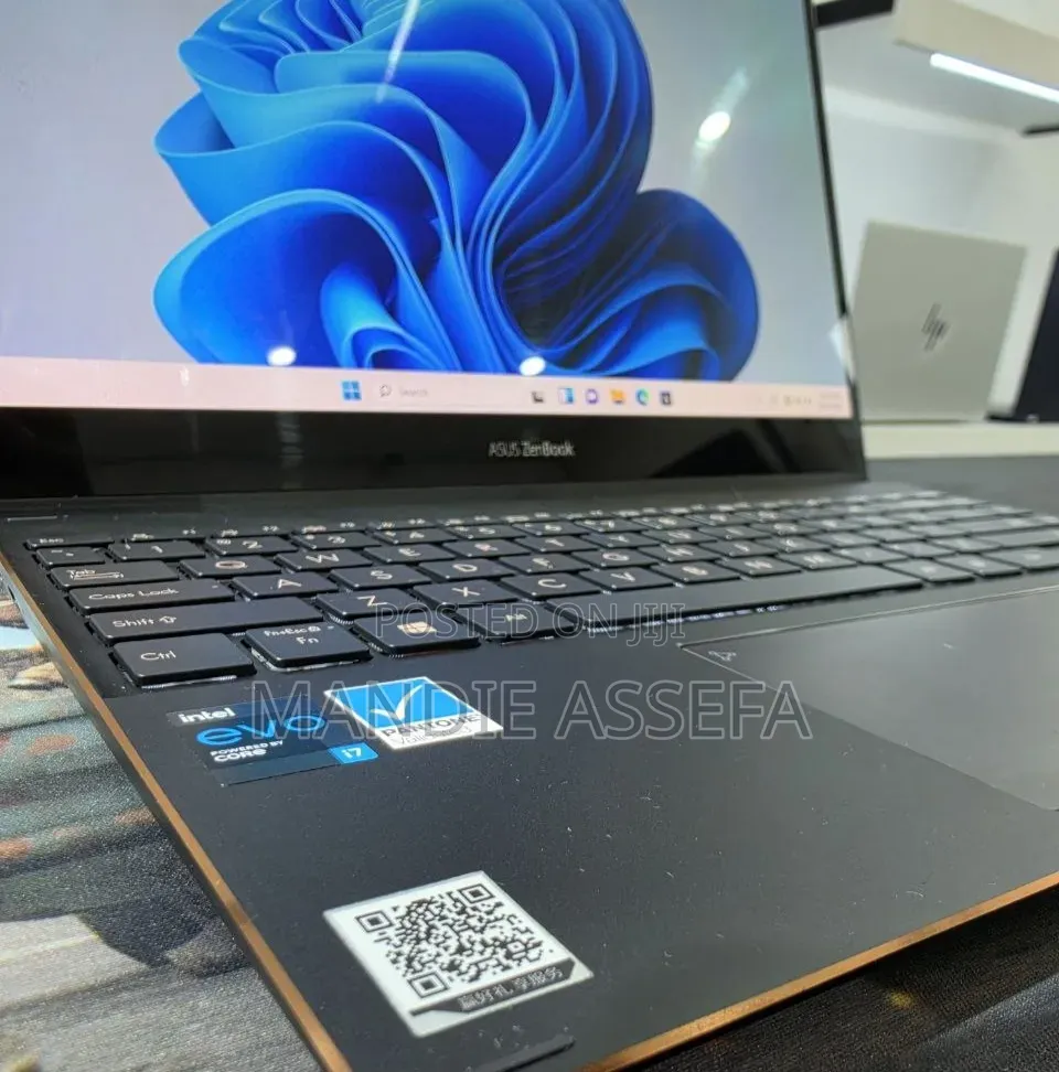 New Laptop Asus ZenBook 13 UX331UN 16GB Intel Core i7 SSD 512GB