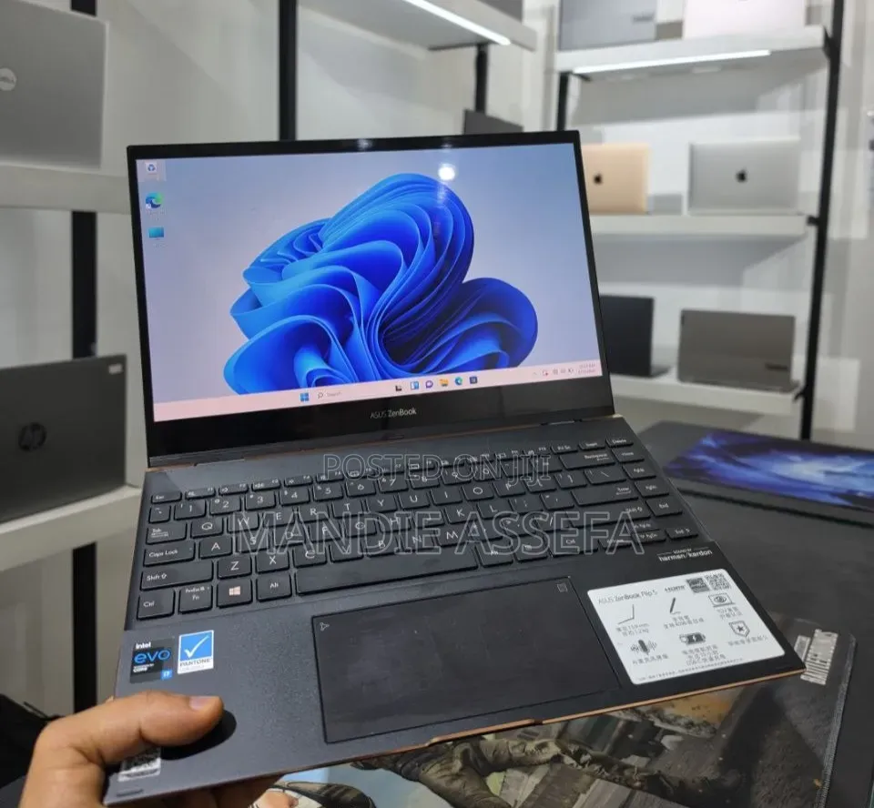 New Laptop Asus ZenBook 13 UX331UN 16GB Intel Core i7 SSD 512GB