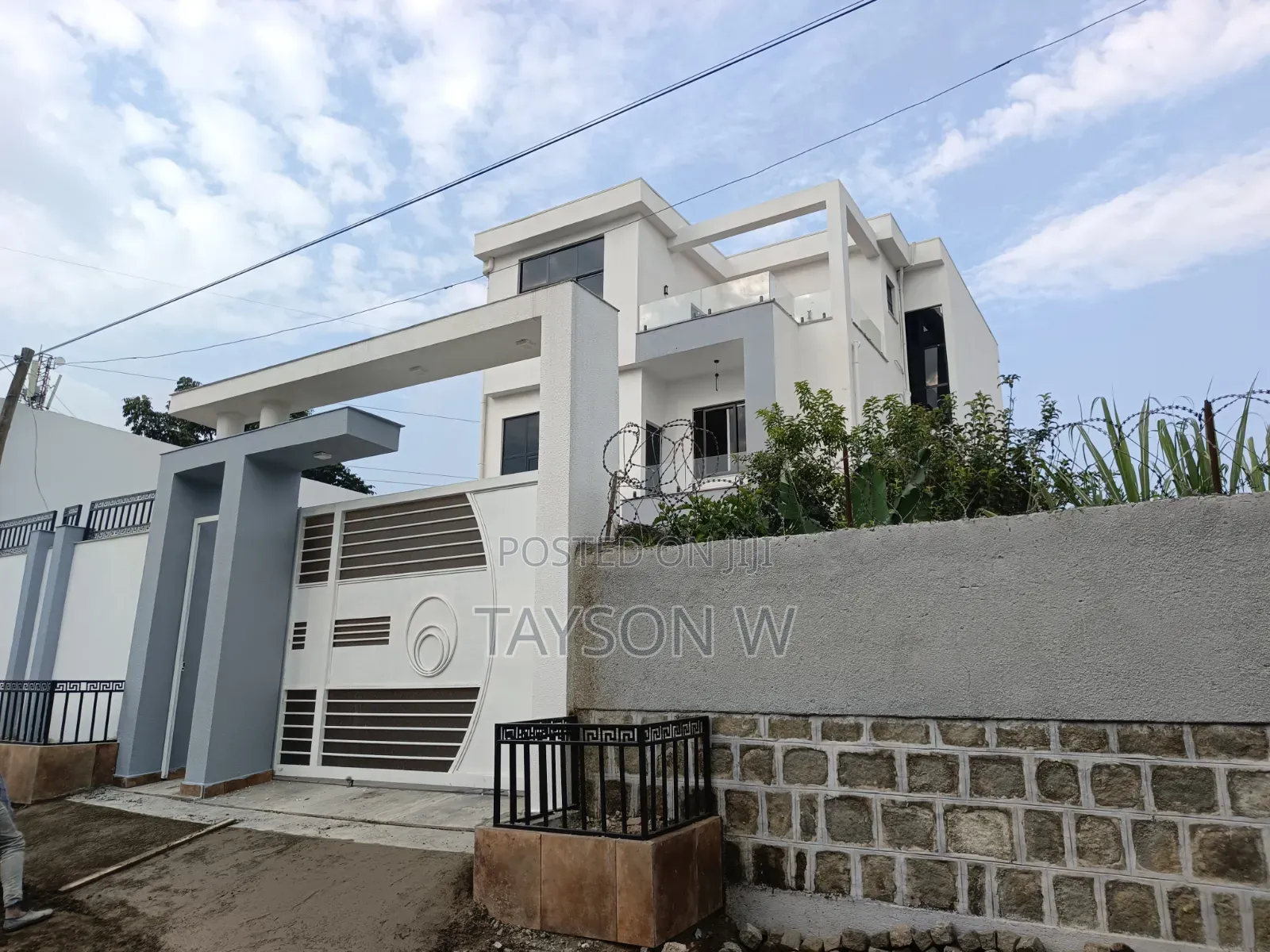 5bdrm House in Addis Ababa Wesen, Bole for sale
