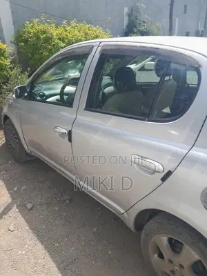 Toyota Vitz 2001 Silver