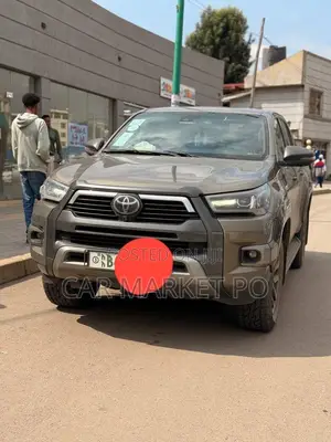 Toyota Hilux 2022 Gray