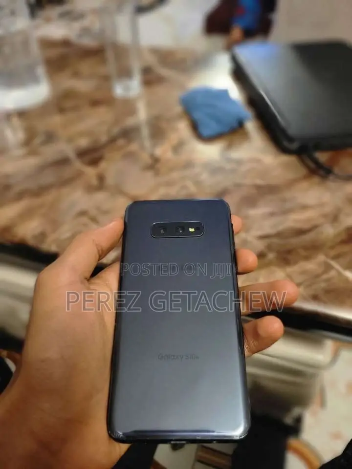 Samsung Galaxy S10e 128 GB Black