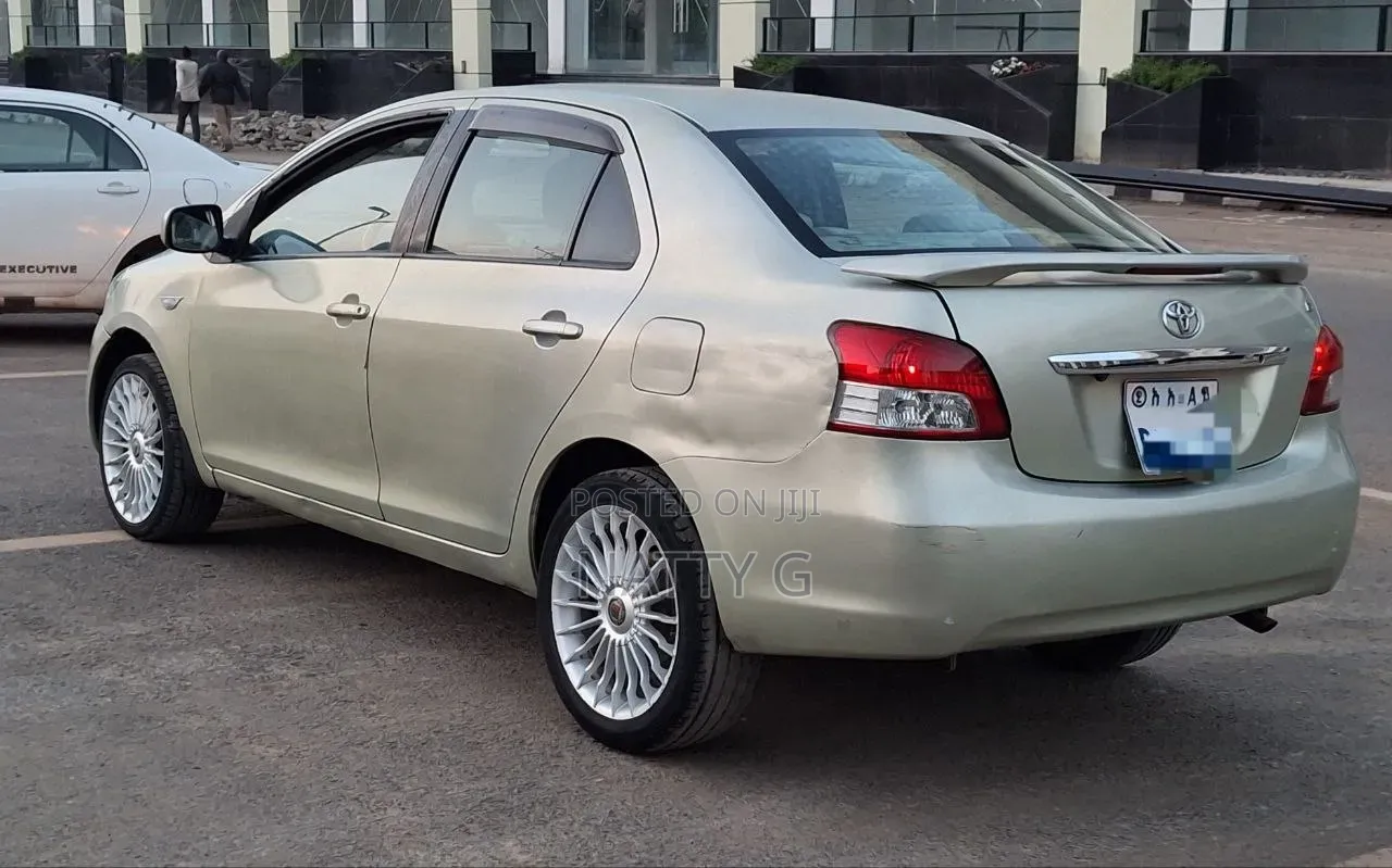 Toyota Yaris 2007 Gold