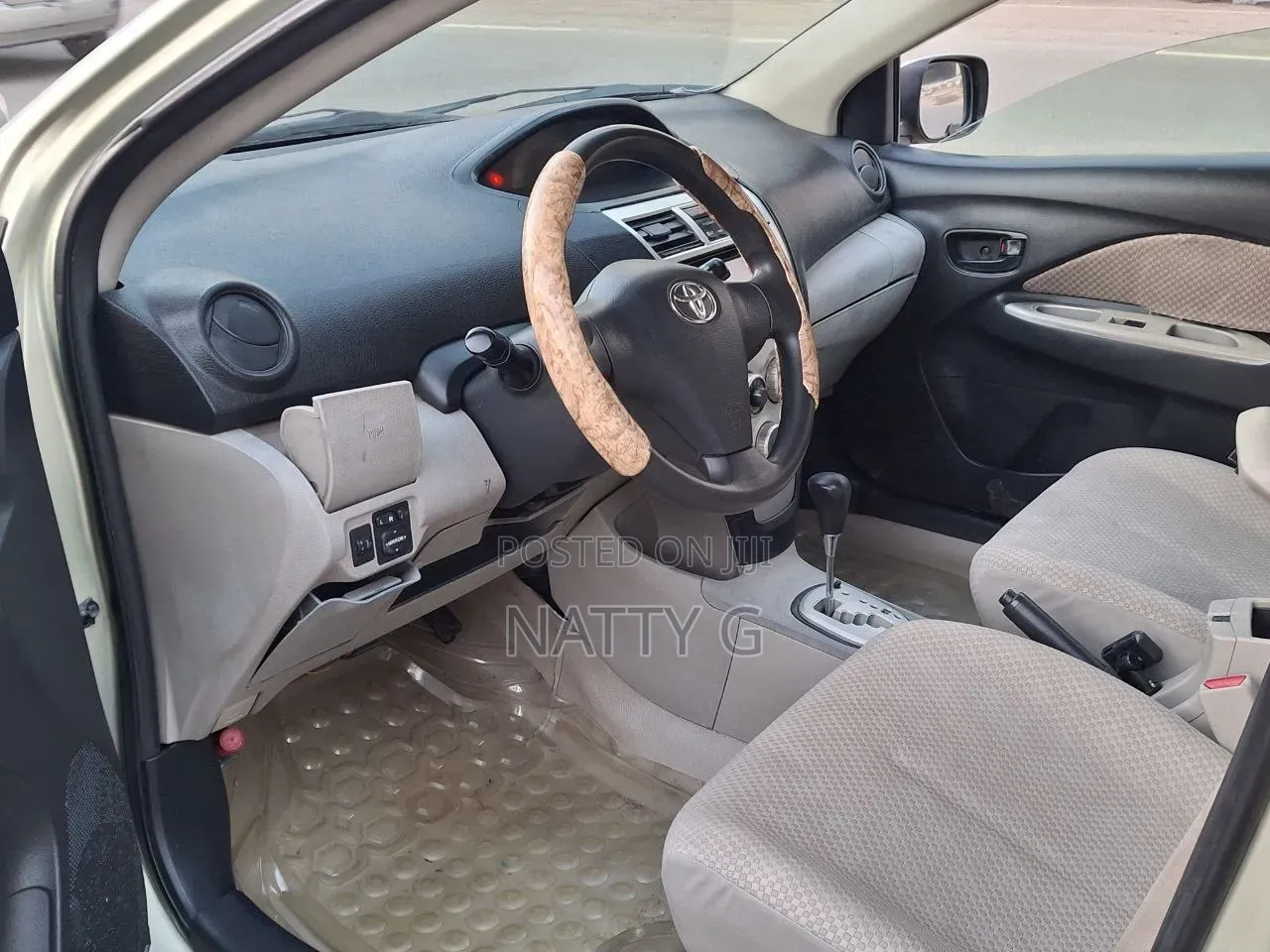 Toyota Yaris 2007 Gold