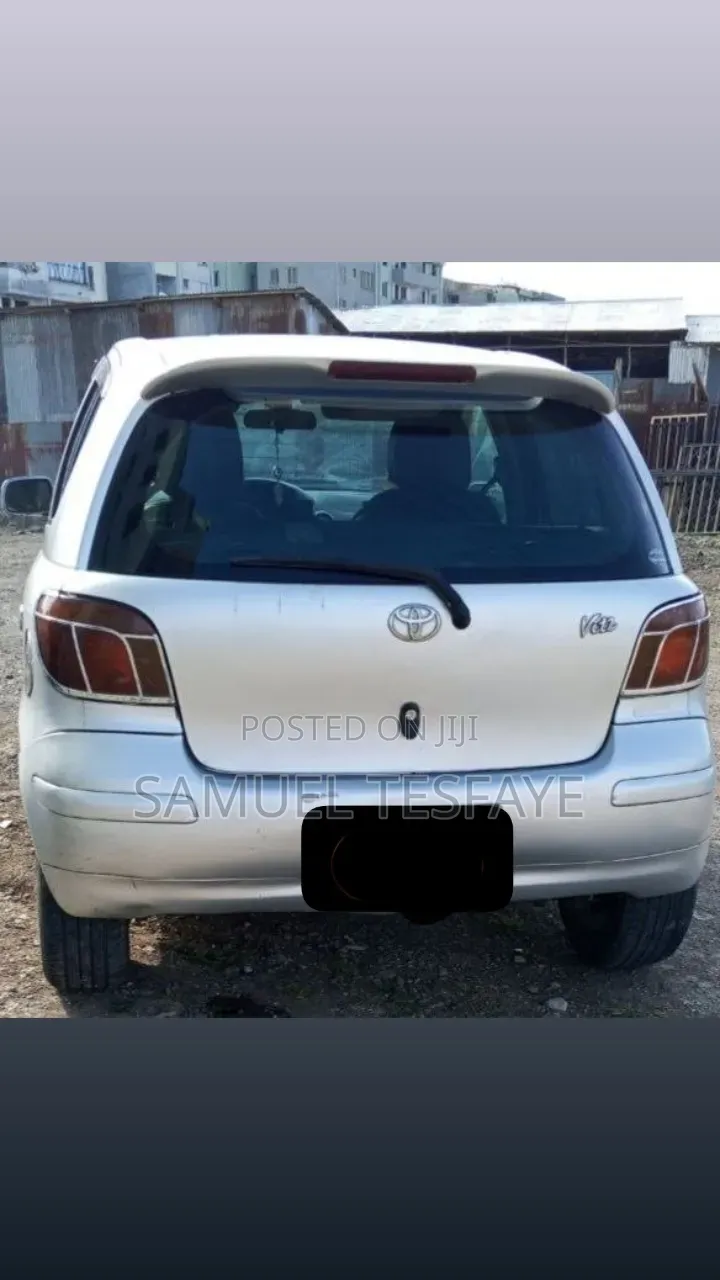 Toyota Vitz 2002 Silver