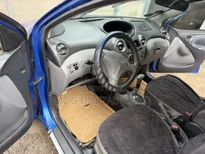 Toyota Vitz 2001 Blue