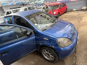 Toyota Vitz 2001 Blue