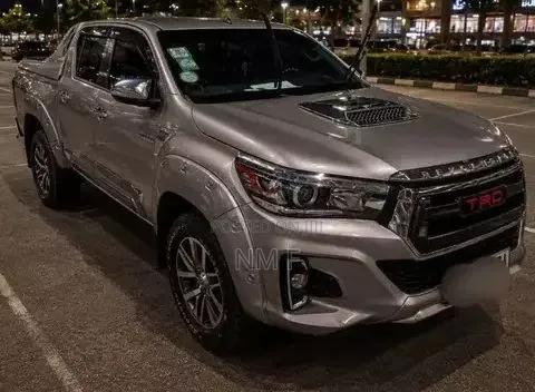 Toyota Hilux 2017 Silver