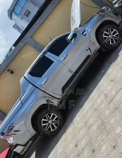 Toyota Hilux 2017 Silver