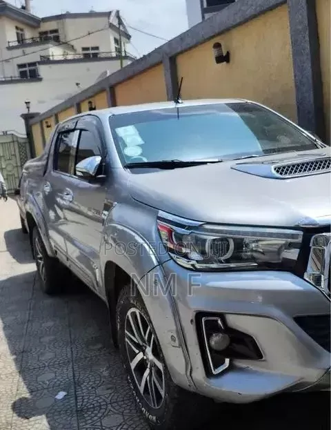 Toyota Hilux 2017 Silver