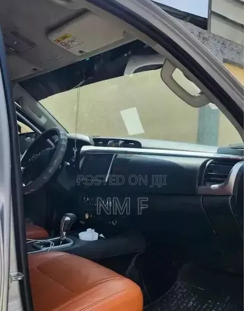 Toyota Hilux 2017 Silver