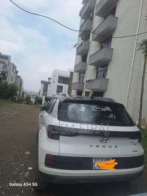 Hyundai Venue 2023 White