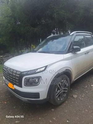 Hyundai Venue 2023 White