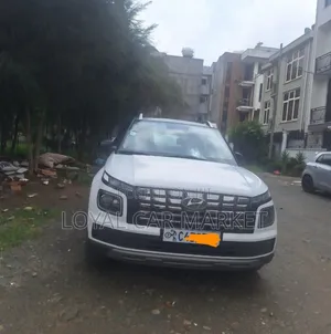 Hyundai Venue 2023 White