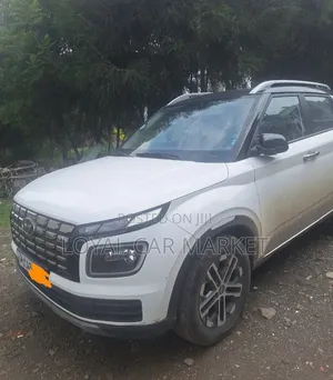 Hyundai Venue 2023 White