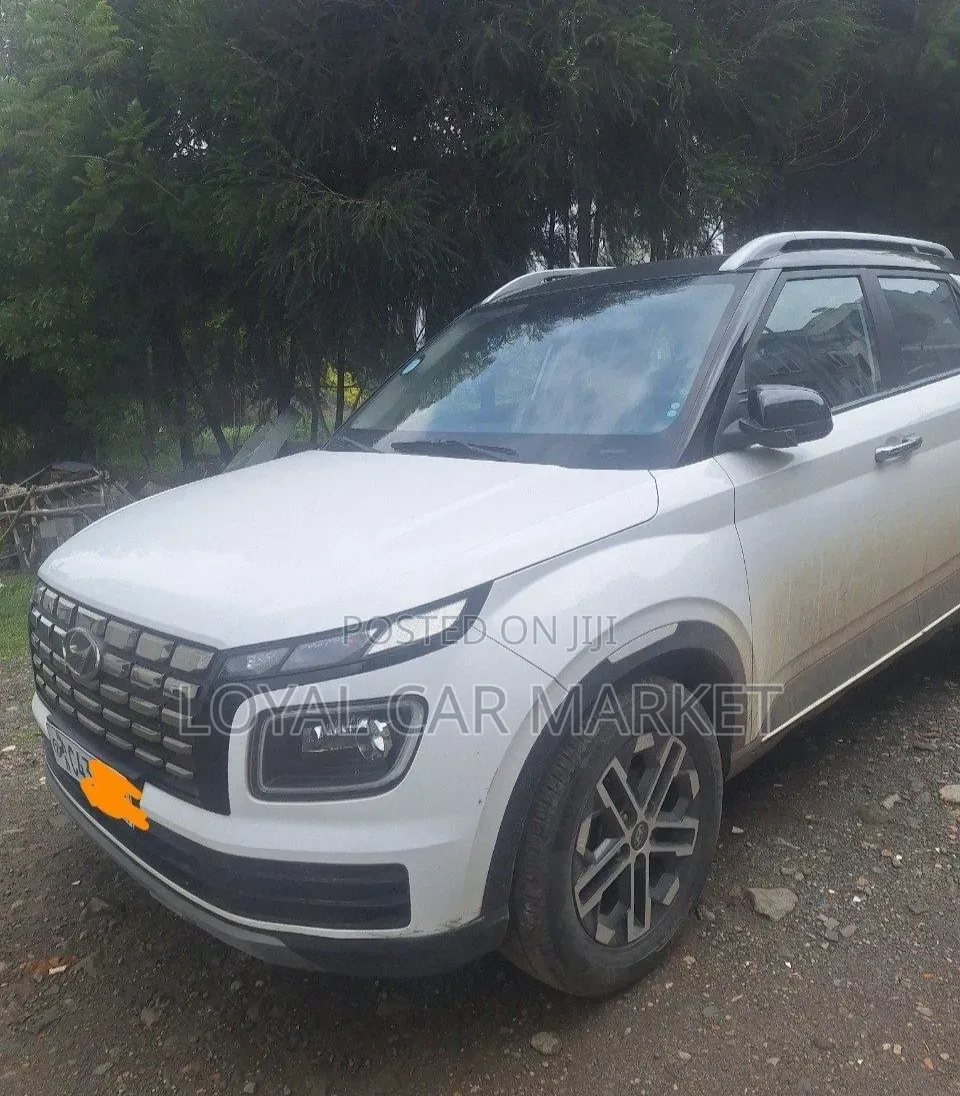 Hyundai Venue 2023 White
