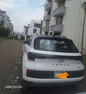 Hyundai Venue 2023 White