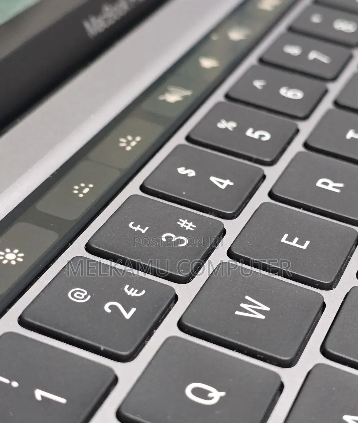 New Laptop Apple MacBook Pro 2020 M1 8GB Apple M1 SSD 512GB