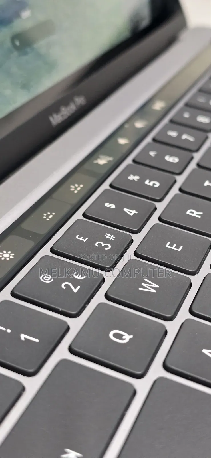 New Laptop Apple MacBook Pro 2020 M1 8GB Apple M1 SSD 512GB