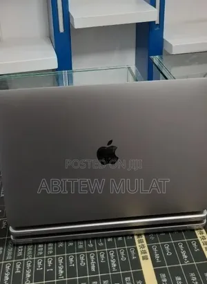 New Laptop Apple MacBook Pro 2020 M1 8GB Apple M1 SSD 512GB