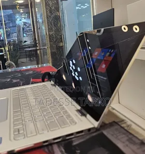 New Laptop HP Spectra 13 8GB Intel Core i5 SSD 256GB
