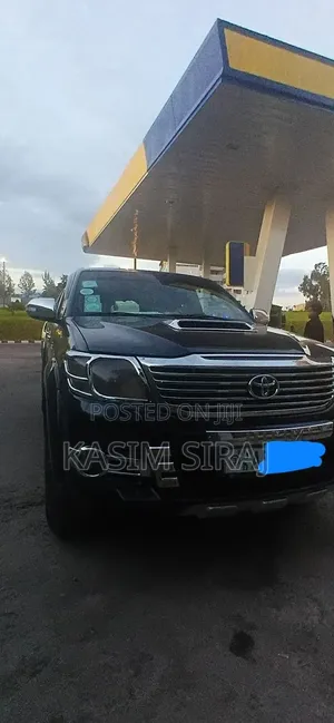Toyota Hilux 2015 Gray