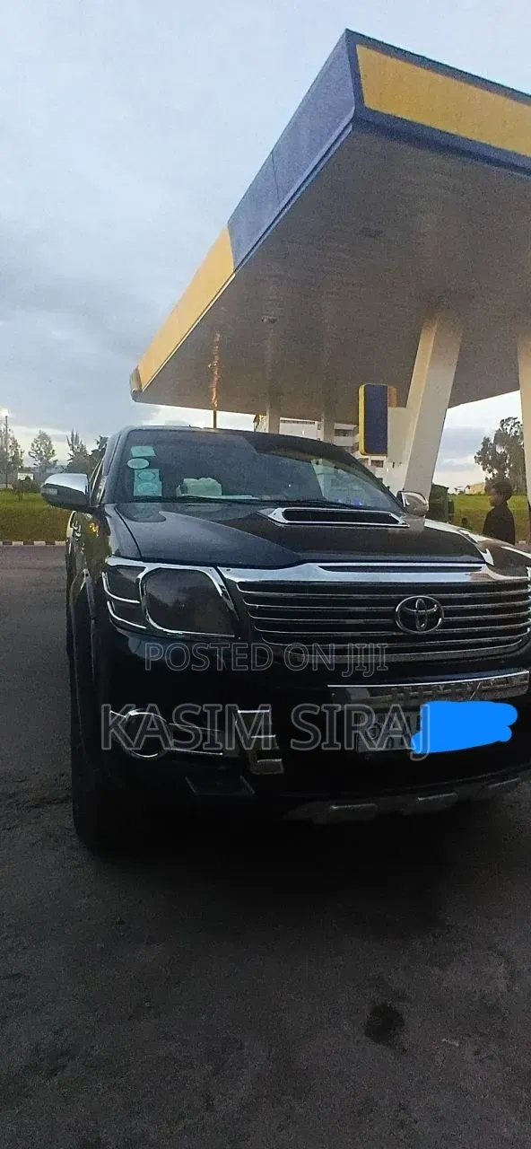 Toyota Hilux 2015 Gray